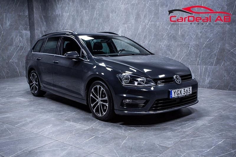 Mörkgrå Begagnad 2016 VW Golf VII R-line Kombi | 138 800 kr (Marknadspris) - Bild 1/4
