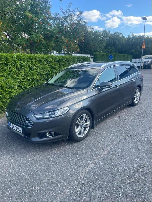 Grå Begagnad 2015 Ford Mondeo Titanium Kombi | 109 900 kr (Marknadspris) - Bild 1/4