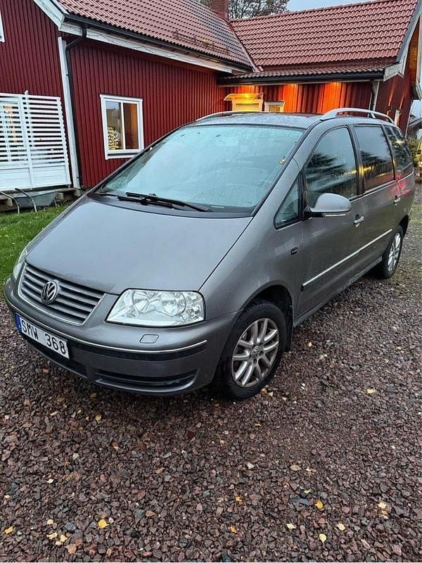 Grå Begagnad 2008 VW Sharan Freestyle Minibuss | 23 000 kr - Bild 1/4
