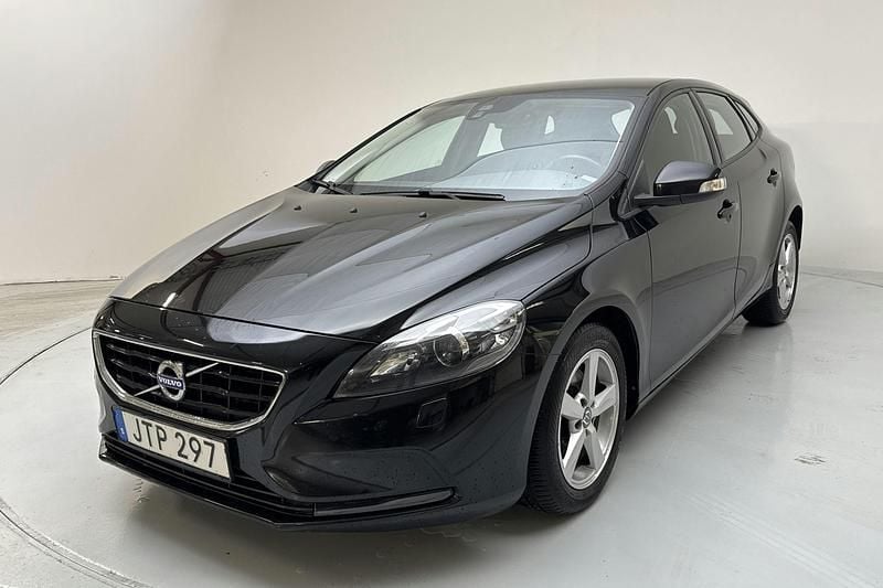 Svart Begagnad 2016 Volvo V40 Kinetic Kombi | 100 000 kr (Bra pris) - Bild 1/4