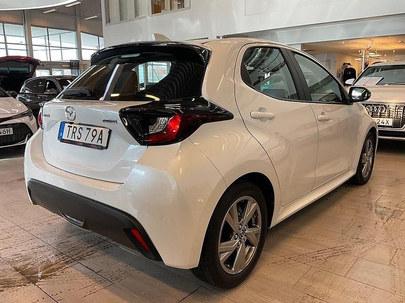 Begagnad Mazda 2 Exclusive-Line 116 HK (85 kW) 2024 Vit Halvkombi