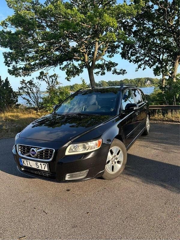 Svart Begagnad 2011 Volvo V50 Kinetic Kombi | 44 900 kr (Bra pris) - Bild 1/4