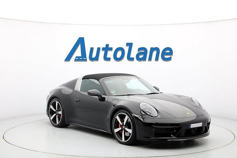 Jet black metallic Begagnad 2024 Porsche 911 Targa 4S Cab | 2 095 000 kr - Bild 1/3