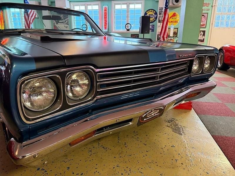 Begagnad Plymouth Road Runner 335 HK (246 kW) 1969 Blåmetallic Cab