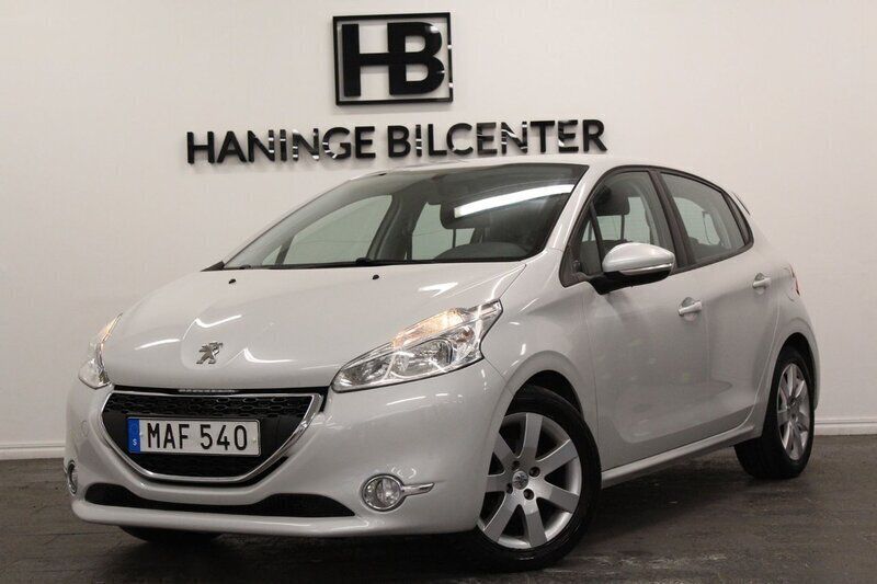 Vit Begagnad 2015 Peugeot 208 Halvkombi | 94 900 kr (Marknadspris) - Bild 1/4