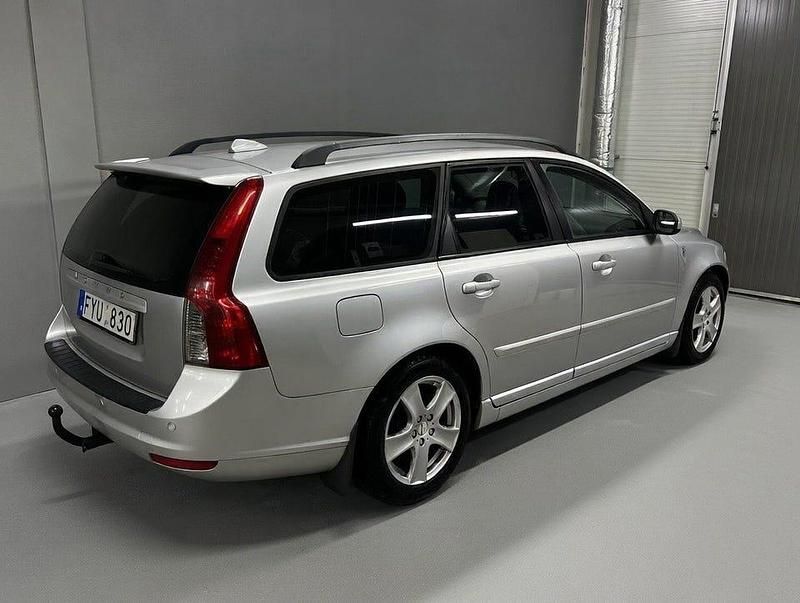 Begagnad Volvo V50 Momentum 136 HK (100 kW) 2007 Grå Kombi