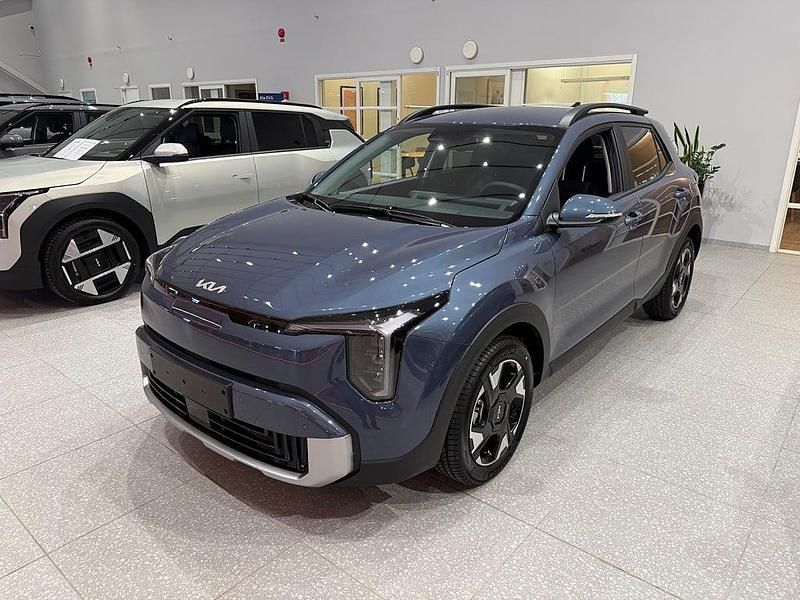 Blå Ny 2026 Kia Stonic SUV | 293 379 kr (Marknadspris) - Bild 1/4