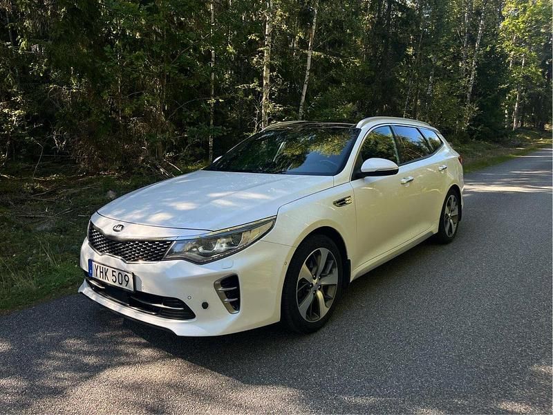 Vit Begagnad 2017 Kia Optima GT-Line Kombi | 129 000 kr (Bra pris) - Bild 1/4