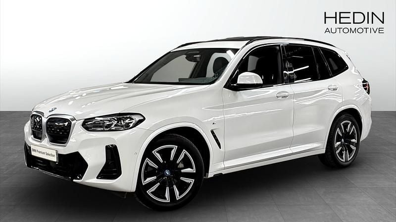Begagnad 2022 BMW iX3 M Sport SUV | 408 700 kr (Bra pris) - Bild 1/4