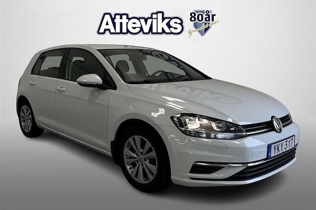 Vit Begagnad 2017 VW Golf VII Comfortline Sedan | 139 000 kr (Marknadspris) - Bild 1/4