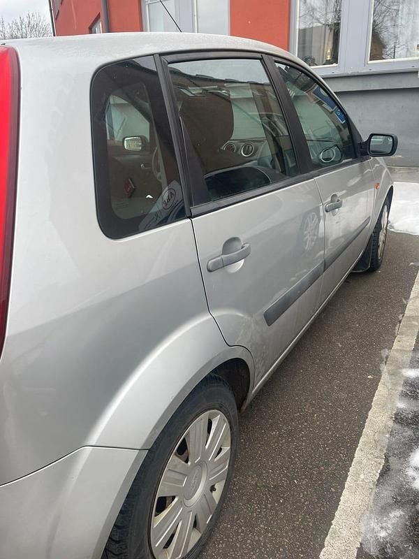 Begagnad Ford Fiesta 70 HK (51 kW) 2007 Halvkombi