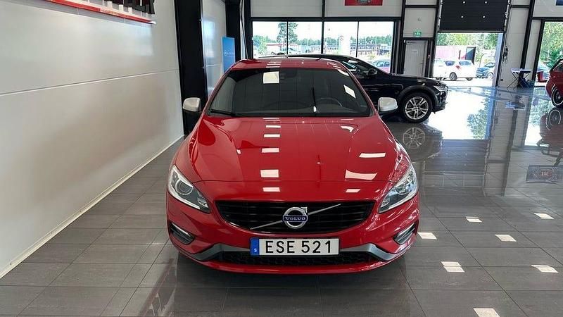 Begagnad Volvo S60 R-Design 153 HK (112 kW) 2017 Röd Sedan