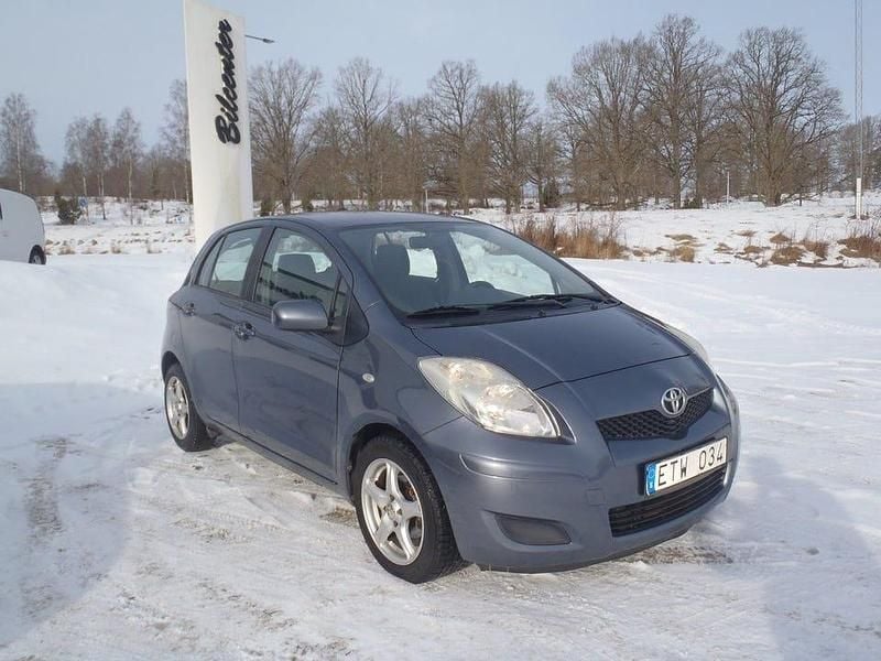 Begagnad Toyota Yaris 101 HK (74 kW) 2009 Blå Halvkombi