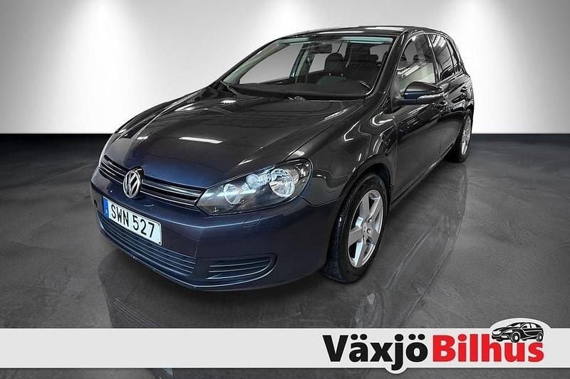Mörkblå Begagnad 2010 VW Golf VI Halvkombi | 67 900 kr (Marknadspris) - Bild 1/4