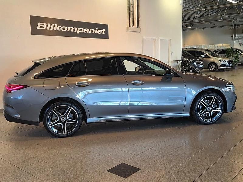 Begagnad Mercedes CLA250e Shooting Brake 2024 Grå Kombi