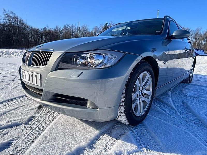 Begagnad BMW 325 218 HK (160 kW) 2006 Kombi