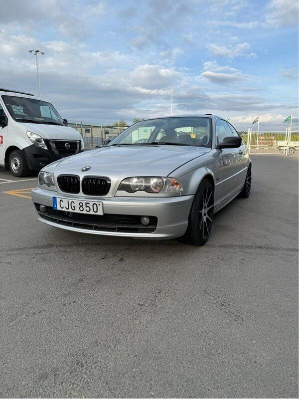 Silver Begagnad 2000 BMW 320 Sportkupé | 30 000 kr (Marknadspris) - Bild 1/4