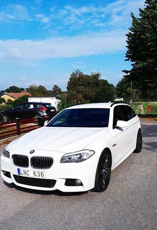Vit Begagnad 2012 BMW 520 M Sport Kombi | 120 000 kr (Lite dyr) - Bild 1/2