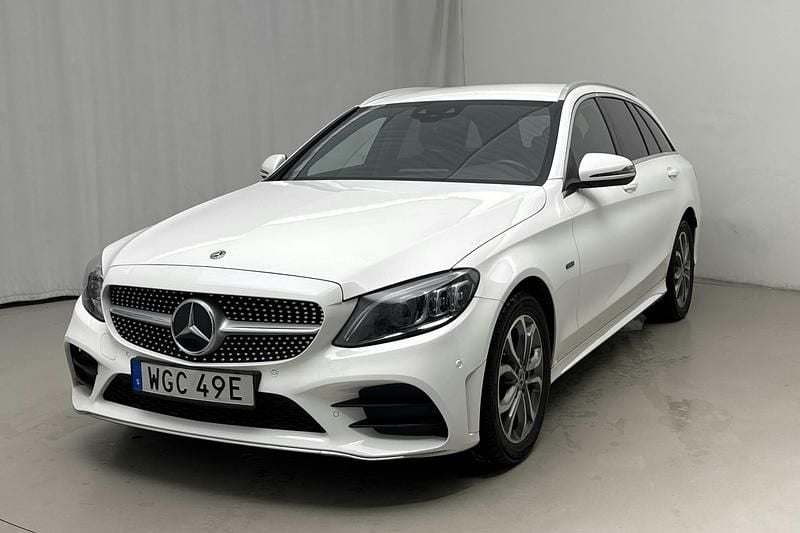 Vit Begagnad 2021 Mercedes C300 AMG line Kombi | 320 000 kr (Marknadspris) - Bild 1/4