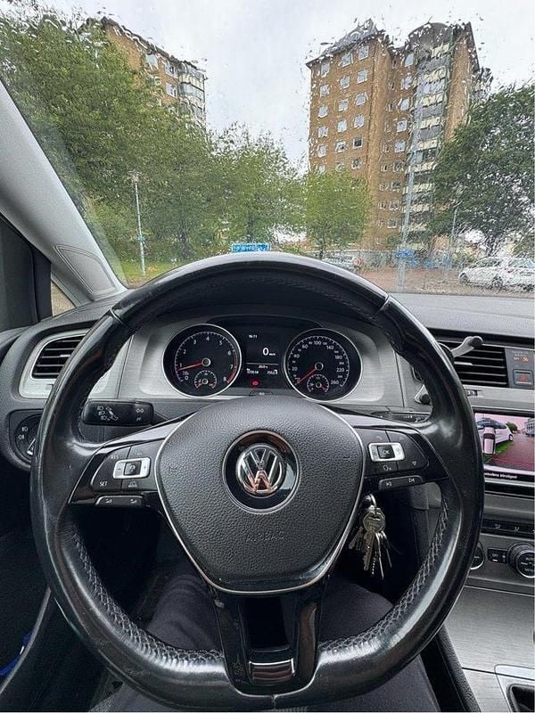 Vit Begagnad 2016 VW Golf VII Halvkombi | 99 000 kr (Marknadspris) - Bild 1/4