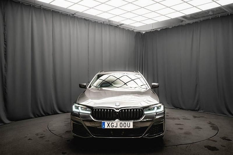 Begagnad BMW 530 M Sport 292 HK (214 kW) 2023 Grå
