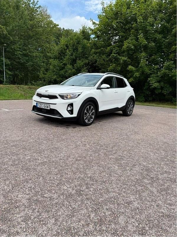 Vit Begagnad 2020 Kia Stonic Advance SUV | 179 000 kr (Marknadspris) - Bild 1/4