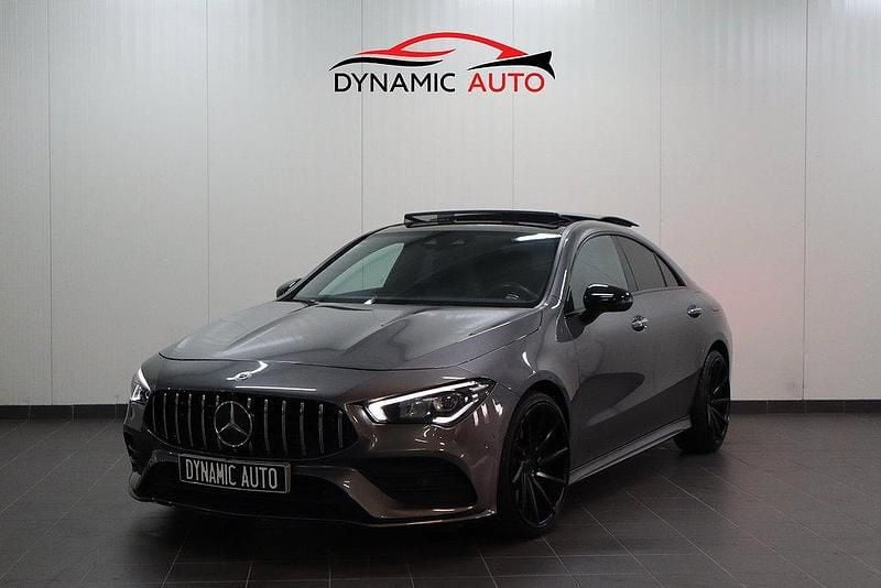 Mörkgrå Begagnad 2019 Mercedes CLA220 AMG Sedan | 319 900 kr (Marknadspris) - Bild 1/4