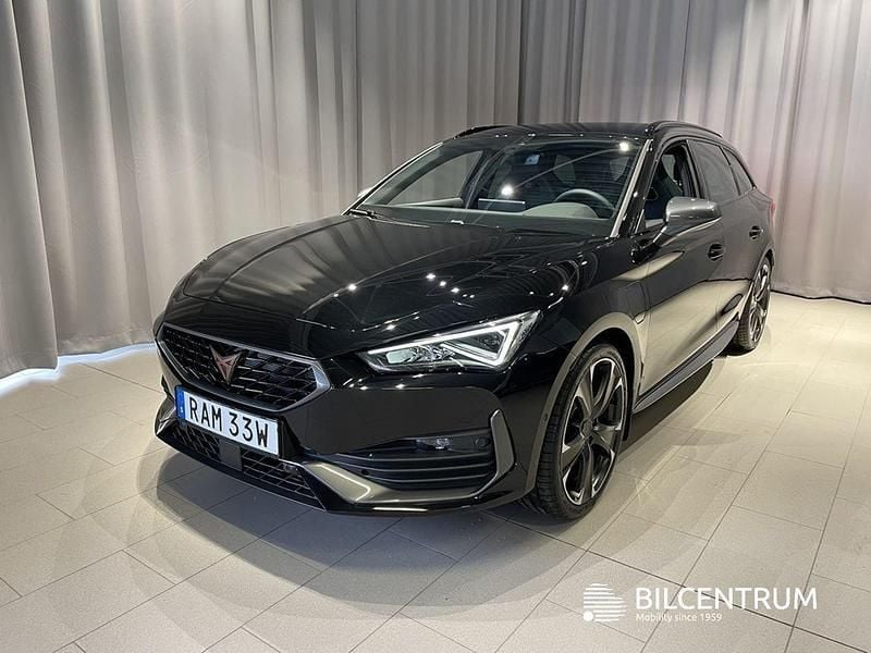 Svart Begagnad 2023 Cupra Leon Kombi | 319 900 kr (Marknadspris) - Bild 1/4