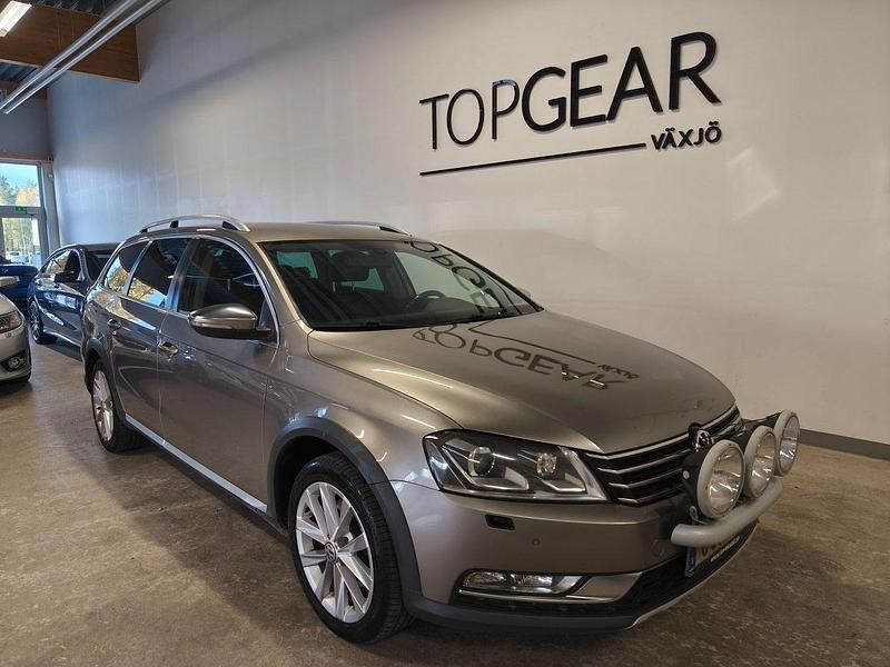 Ljusbrun Begagnad 2014 VW Passat Alltrack Kombi | 64 900 kr (Marknadspris) - Bild 1/4