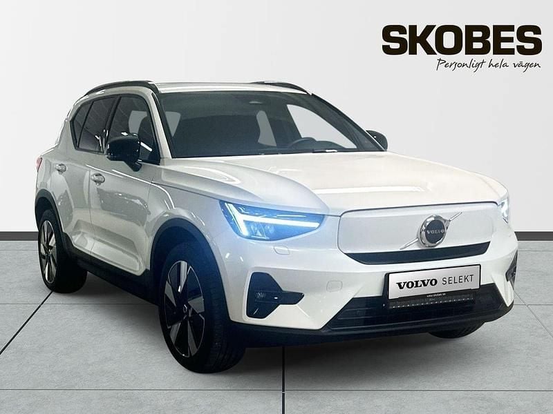 Vit Begagnad 2025 Volvo EX40 Plus SUV | 479 900 kr (Marknadspris) - Bild 1/3