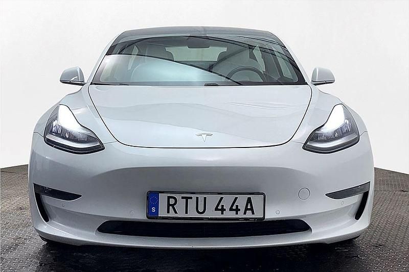 Begagnad Tesla Model 3 Long Range AWD 366 kW (498 HK) 2020 Vit Sedan