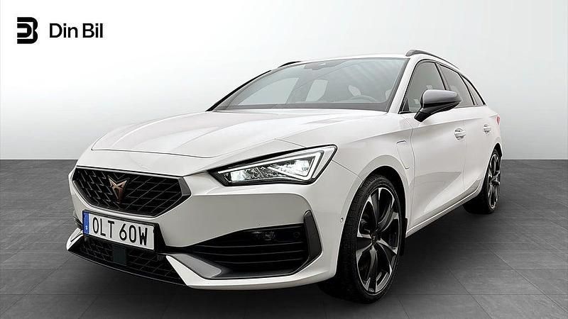 Vit Begagnad 2023 Cupra Leon VZ Kombi | 294 900 kr (Marknadspris) - Bild 1/4