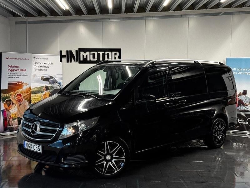 Svart Begagnad 2016 Mercedes V220 Minibuss | 339 900 kr (Marknadspris) - Bild 1/4