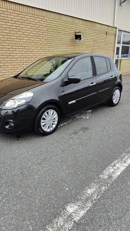 Svart Begagnad 2011 Renault Clio R.S. Halvkombi | 31 900 kr (Marknadspris) - Bild 1/4