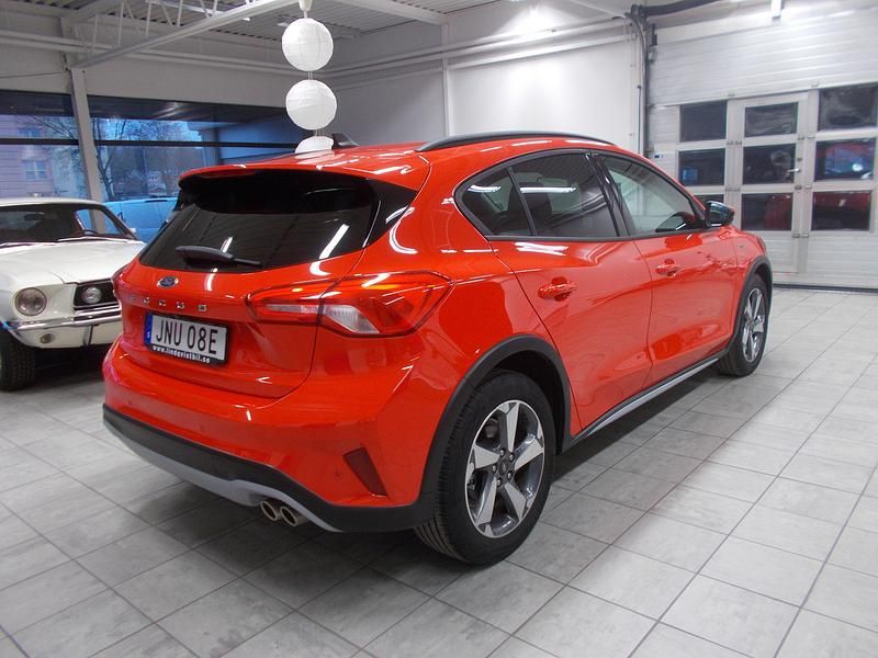 Begagnad Ford Focus Active 2022 Röd