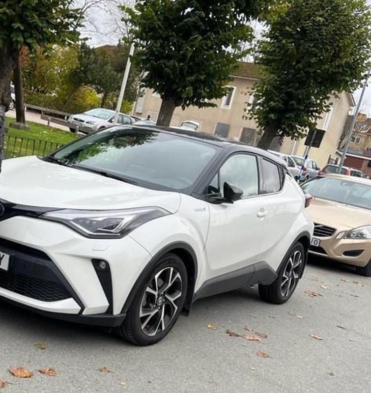 Vit Begagnad 2021 Toyota C-HR Edition SUV | 235 000 kr (Marknadspris) - Bild 1/4