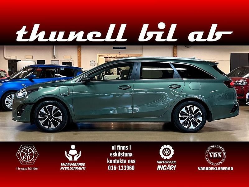 Grön (grön metallic) Begagnad 2022 Kia Ceed Sportswagon Kombi | 254 500 kr (Marknadspris) - Bild 1/4