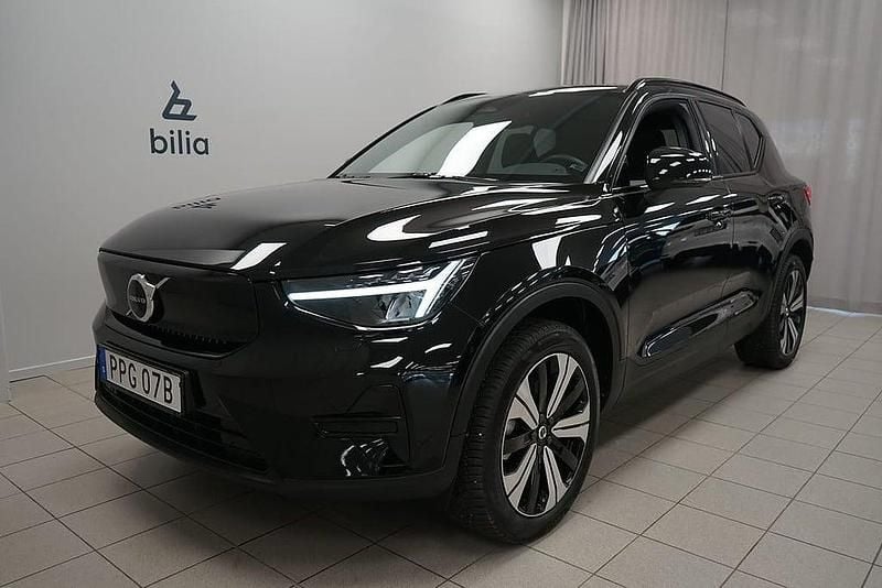 Svart Begagnad 2022 Volvo XC40 Core SUV | 349 900 kr - Bild 1/3