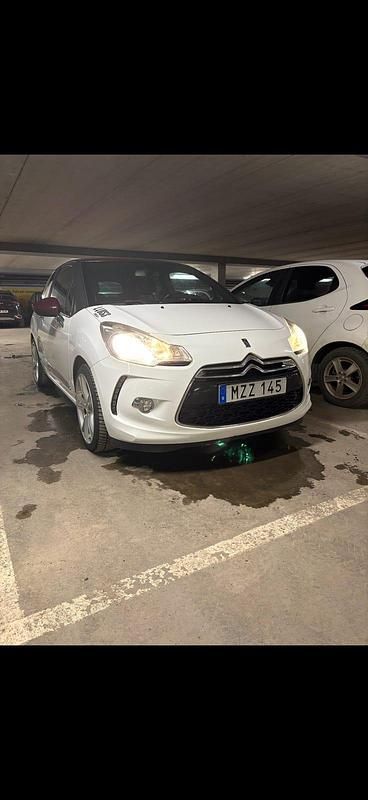 Begagnad Citroën DS3 111 HK (81 kW) 2012 Vit och vinröd