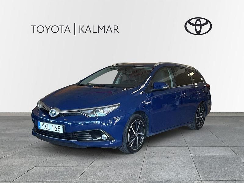 Mörkblå (blå) Begagnad 2017 Toyota Auris Touring Sports Kombi | 168 900 kr (Marknadspris) - Bild 1/3