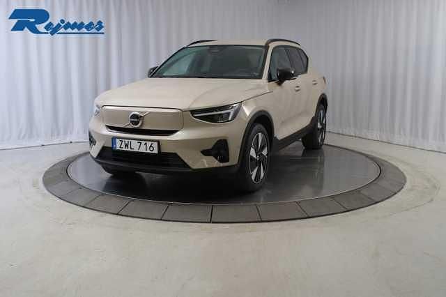 Ljusbrun Begagnad 2024 Volvo EX40 Performance SUV | 519 900 kr (Marknadspris) - Bild 1/4