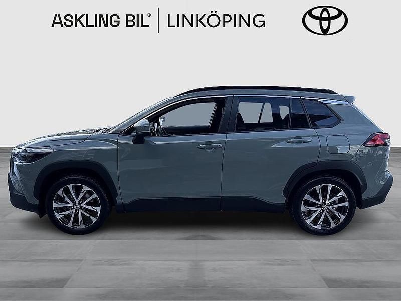 Begagnad Toyota Corolla Cross Style 197 HK (144 kW) 2023 Grön SUV