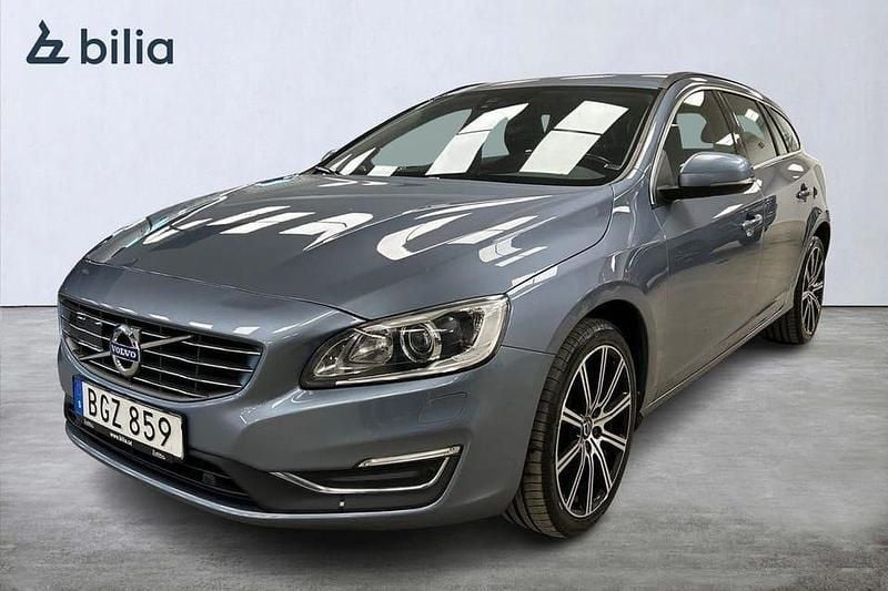 Blå Begagnad 2018 Volvo V60 Momentum Kombi | 209 900 kr (Superpris) - Bild 1/3