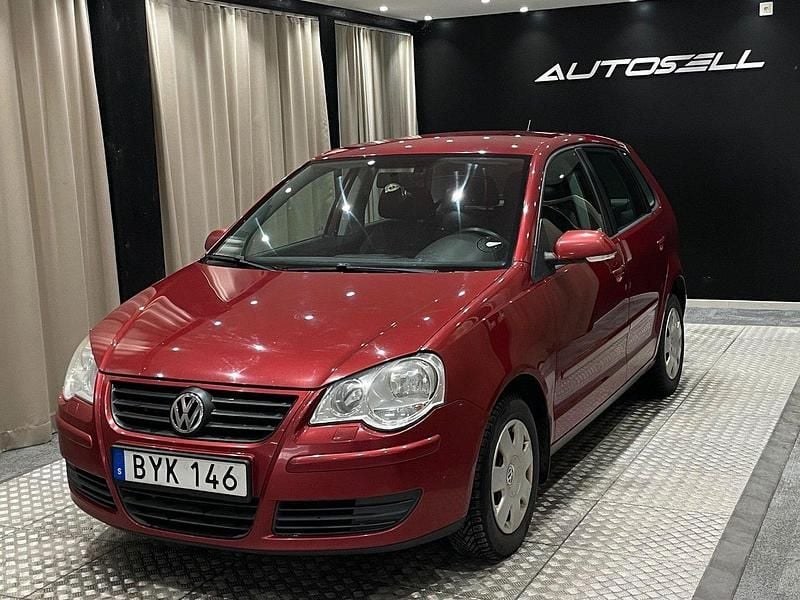 Ljusröd Begagnad 2007 VW Polo Comfortline Halvkombi | 44 900 kr (Dyr) - Bild 1/4