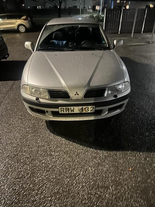 Begagnad 2000 Mitsubishi Carisma Sedan | 13 000 kr - Bild 1/4