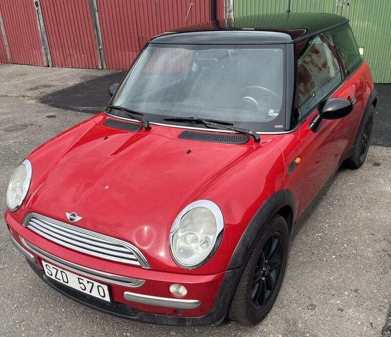 Röd Begagnad 2002 Mini Cooper Pepper Halvkombi | 20 000 kr - Bild 1/4