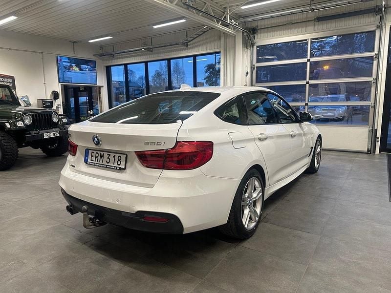 Begagnad BMW 330 Gran Turismo M Sport 252 HK (185 kW) 2018 Vit Halvkombi