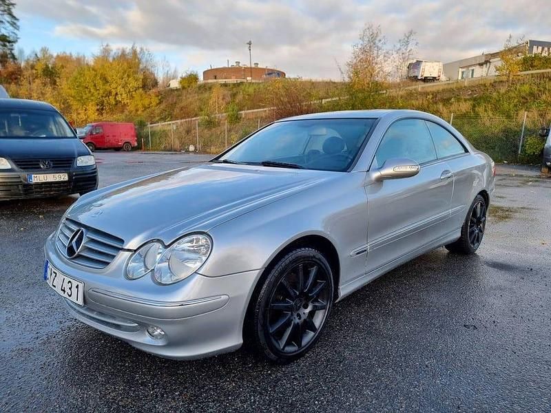 Begagnad Mercedes CLK320 Elegance 218 HK (160 kW) 2003 Silver Sportkupé