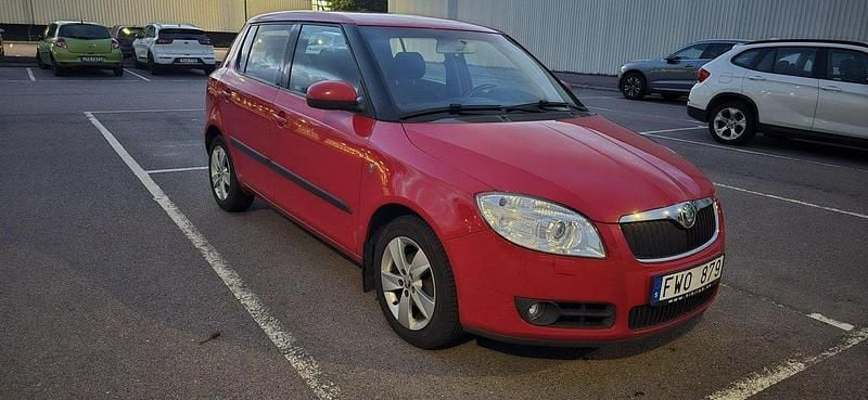 Röd Begagnad 2008 Skoda Fabia Halvkombi | 35 000 kr (Marknadspris) - Bild 1/4