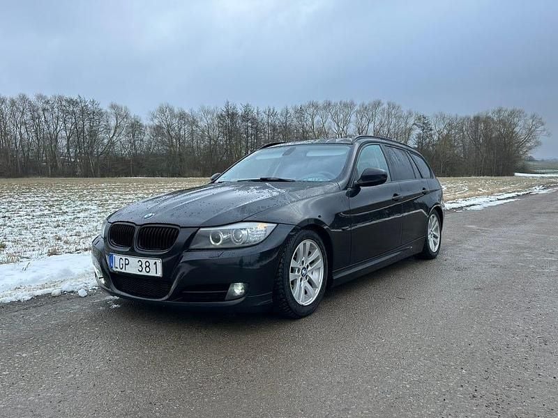 Begagnad BMW 318 143 HK (105 kW) 2011